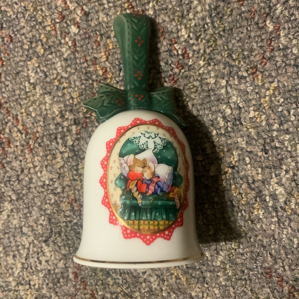 Avon 1990 Waiting for Santa Porcelain Collector’s Christmas Bell Vintage Y2K